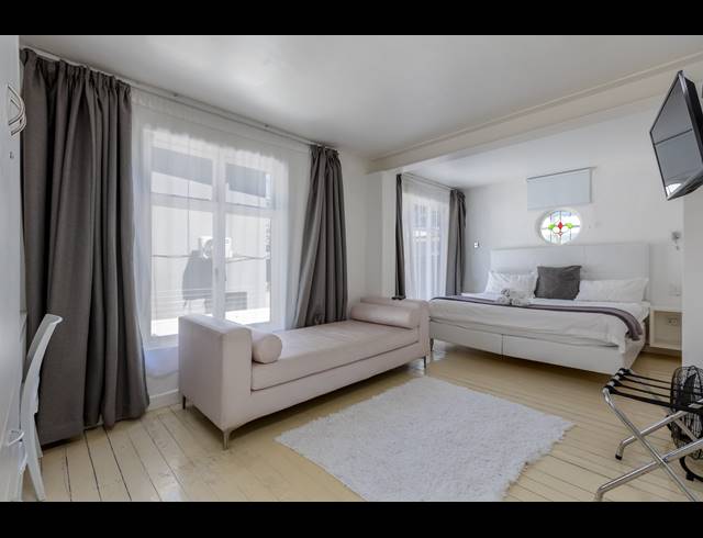 2 BEDROOM APARTMENT RENTED IN SEA POINT